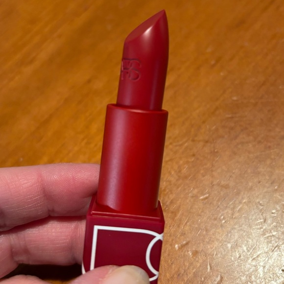 NARS Lipstick Jungle Red - Picture 7 of 16